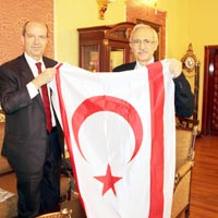 KIBRIS’TAN SVAS’A BAYRAK 