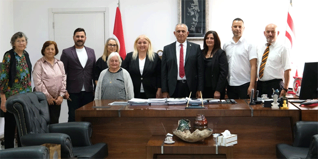Bakan �avu�o�lu, Mehmet�ik B�y�kkonuk Belediye Ba�kan� Tu�lu ve heyetini kabul etti