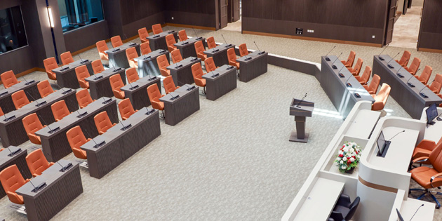 YEN� MECL�S B�NASINDA �LK TOPLANTI BUG�N 