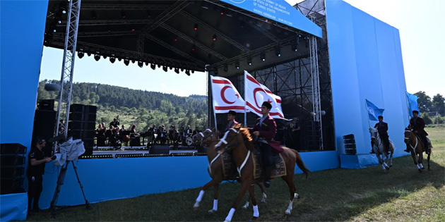 Ertu�rulo�lu, �u�a’da TDT konser program�n� izledi