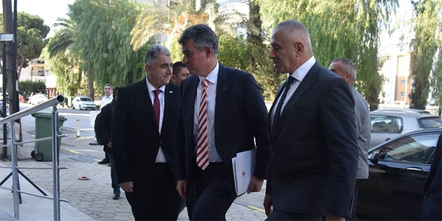 Feyzio�lu, �al��ma ve Sosyal G�venlik Bakan� Ta�oy’u ziyaret etti