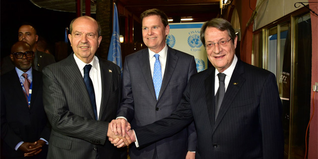 Cumhurba�kan� Tatar ve Rum lider Anastasiadis, BM’nin “Yeni Y�l” resepsiyonunda bir araya geldi 