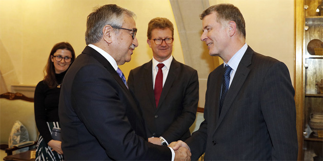 Ak�nc�, �ngiltere D��i�leri Bakanl��� Siyasi ��ler Genel M�d�r� Moore ile g�r��t� 