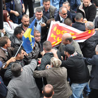 HALKI KES�NL�KLE YANSITMIYOR