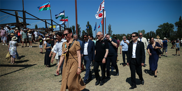 T�re, Macaristan’da d�zenlenen B�y�k Hun T�rk Kurultay�’na kat�ld�