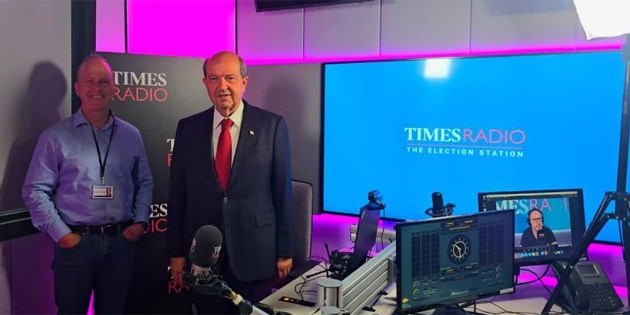 Cumhurba�kan� Tatar, �ngiltere’de radyo yay�n�na kat�ld�