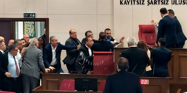 Meclis haftaya yine gergin balad! ieler havada uutu!