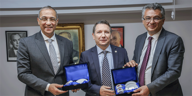 Erh�rman, K�br�s T�rk K�lt�r Derne�i’ni ziyaret etti