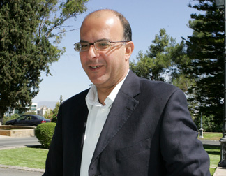 ze ilikin anlamazlklar sryor 