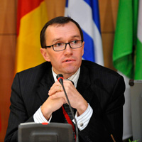 “K�br�sl� T�rkler ve Rumlar tecrit alt�nda” 