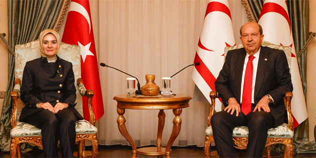 Cumhurbakan Tatar TC Aile ve Sosyal Hizmetler Bakan Gkta’ kabul etti