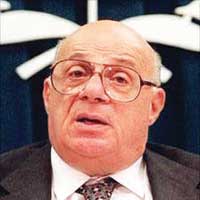 RAUF DENKTA�: KIBRISLI T�RKLER�N SEMBOL �SM�