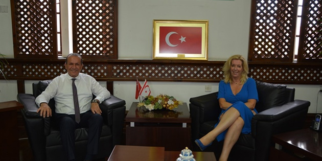 Ataolu, Hollanda Parlamentosu yesi Liane Den Haan ile grt 