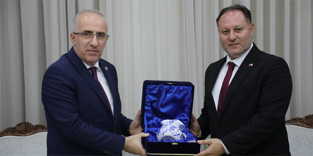 �zt�rkler Saadet Partisi ve �yi Parti heyetlerini kabul etti