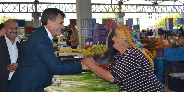 Ar�kl�, Per�embe Pazar�n� ziyaret etti ve ��AD’da konu�tu 