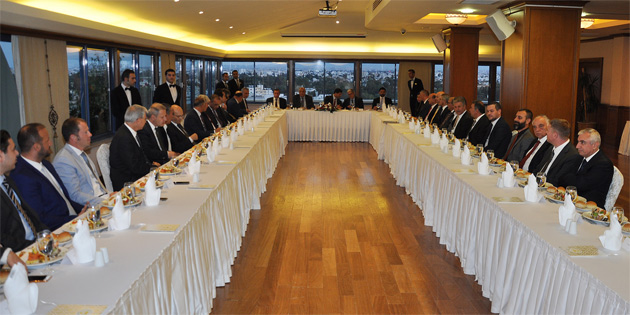 TRKE, REEL SEKTR TEMSLCLERYLE YEMEKTE BRARAYA GELD 