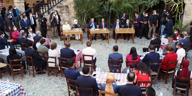 Cumhurba�kan� Erdo�an, B�y�k Han'da gen�lerle bulu�tu 