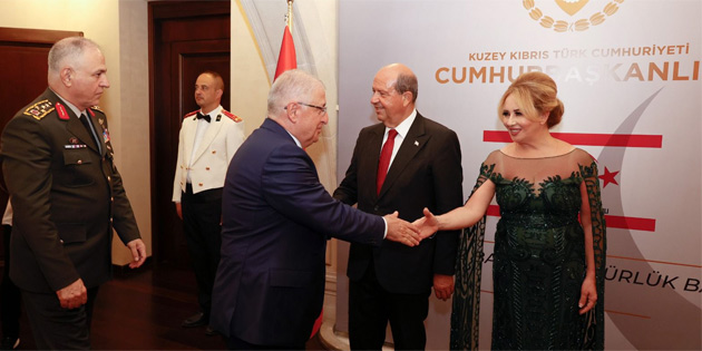 Tatar ve e�i Sibel Tatar, 20 Temmuz Bar�� ve �zg�rl�k Bayram� resepsiyonu verdi 