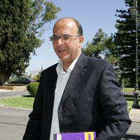 Karoyan herkese teess�flerini bildirdi 