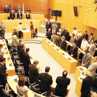  “Sava� Yasalar�” Rum Meclisi’nde