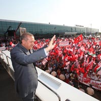 Bir de koro halinde k�nad�lar 