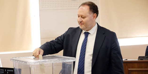 ZTRKLER RESMEN MECLS BAKANI