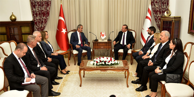 Atao�lu, �zer ve heyetini kabul etti