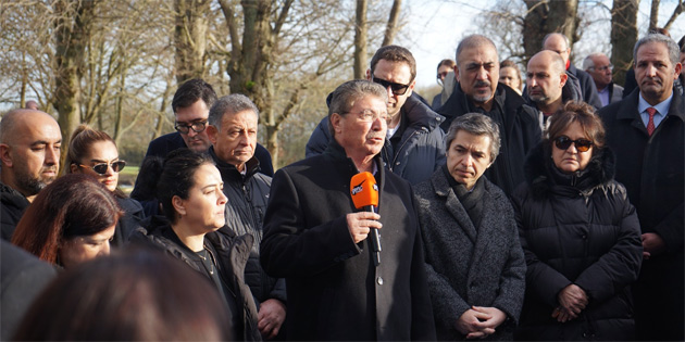 stel Londra’da ampiyon Melekler ansnda dzenlenen aa dikme etkinliine katld