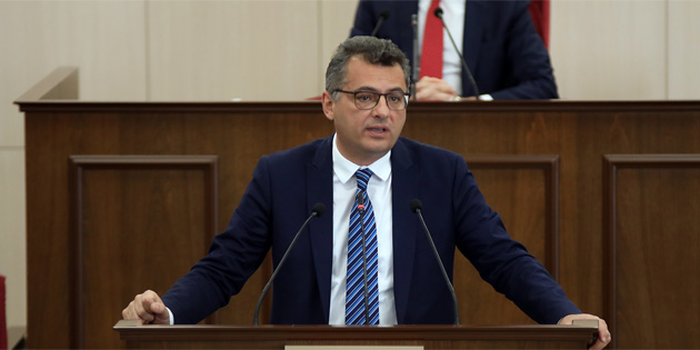 H�K�METTE ANAYASAL SIKINTI 