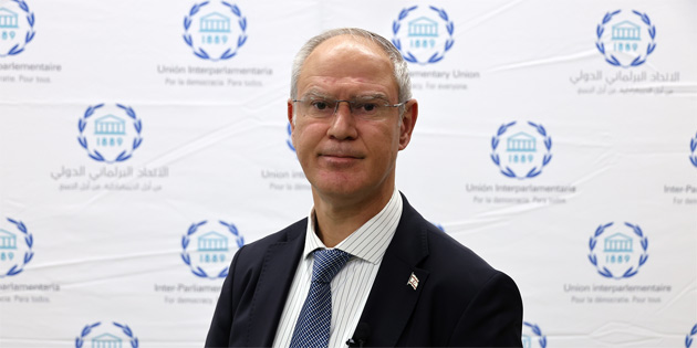 RUMLAR B�Z�M SES�M�Z� DUYMAYA B�LE KATLANMIYOR 