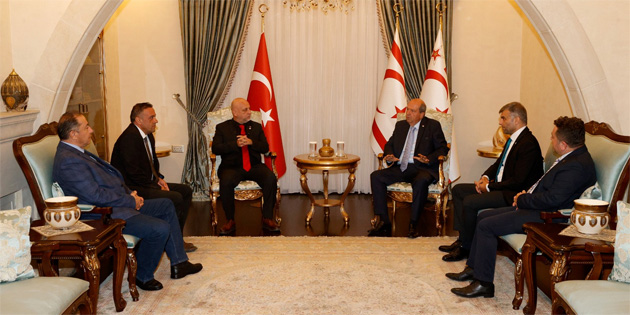 Cumhurba�kan� Tatar, ��AD heyetini kabul etti