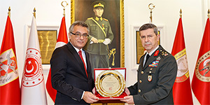 Erh�rman, KTBK Komutan� Korgeneral �naltekin’i ziyaret etti<