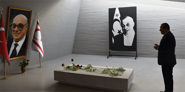 Atao�lu Denkta�'�n An�t Mezar�n� ziyaret ederek tamamlanan birinci etap �al��malar�n� inceledi