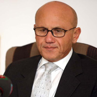 TALAT’TAN “POL�T�S YALANLAMASI” 