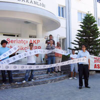Kuran kurslarna kar Maliye nnde eylem 