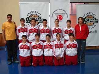 M�N�K DEV ADAMLAR ANTALYA’DA GRUP �AMP�YON OLDU