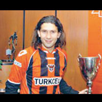 Mehmet Yozgatl� imzay� att�