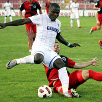 Emenike’ye dikkat edin!