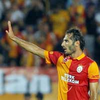 Galatasaray'da Hamit Alt�ntop'un ayak bile�i k�r�ld� 