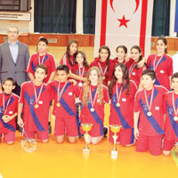 “NEU 2012 Badminton �enli�i” �d�l T�reni Yap�l�yor