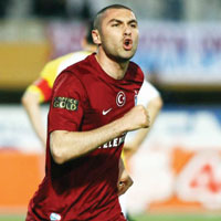 Burak en parlak g�nlerini ya��yor
