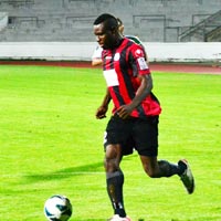 Kenneth “3 gol ataca��m”