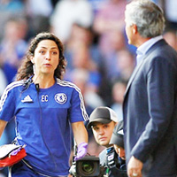 Mourinho'dan kul�be yasa�� 