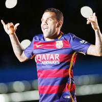 Dani Alves Maldini'yi yakalad� 