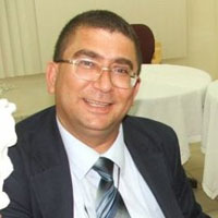 Engelleri at,  kalbine yenik dt