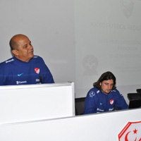 Teknik direkt�r adaylar� kurs ba�� yap�yor 