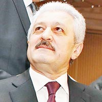 Aydnlar suskunluunu bozuyor 