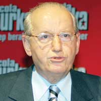 �enes Erzik aday olmama karar� ald�
