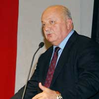 'UEFA her eyin farknda'
