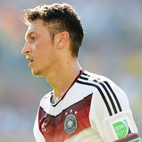 Mesut �zil 6 hafta sahalardan uzak 